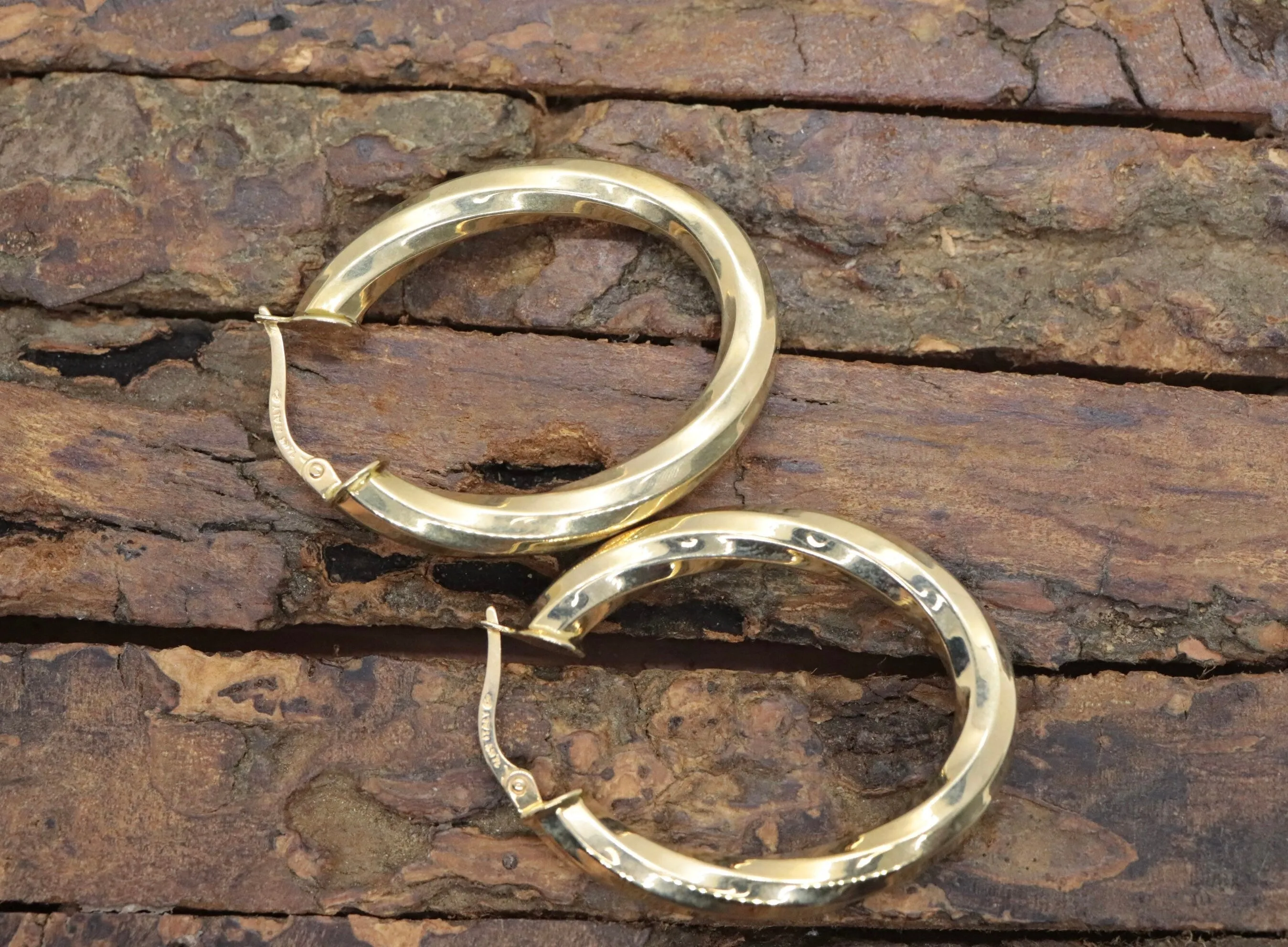 14k Gold Puffed Hollow HOOP Earrings. Large Oval HOOP earrings Twisted design. Wide Hoops. st54/63