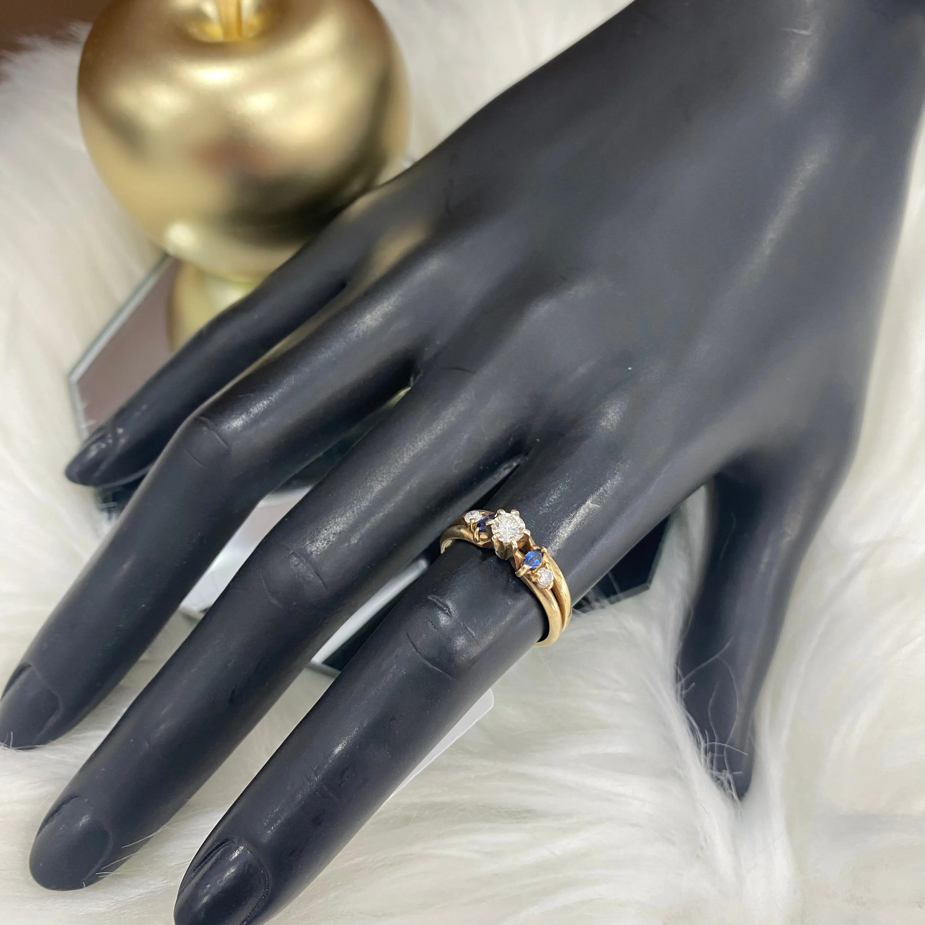 14K Yellow Gold Diamond Fashion Ring With Sapphire / 3.9gr / Size 6 1/2