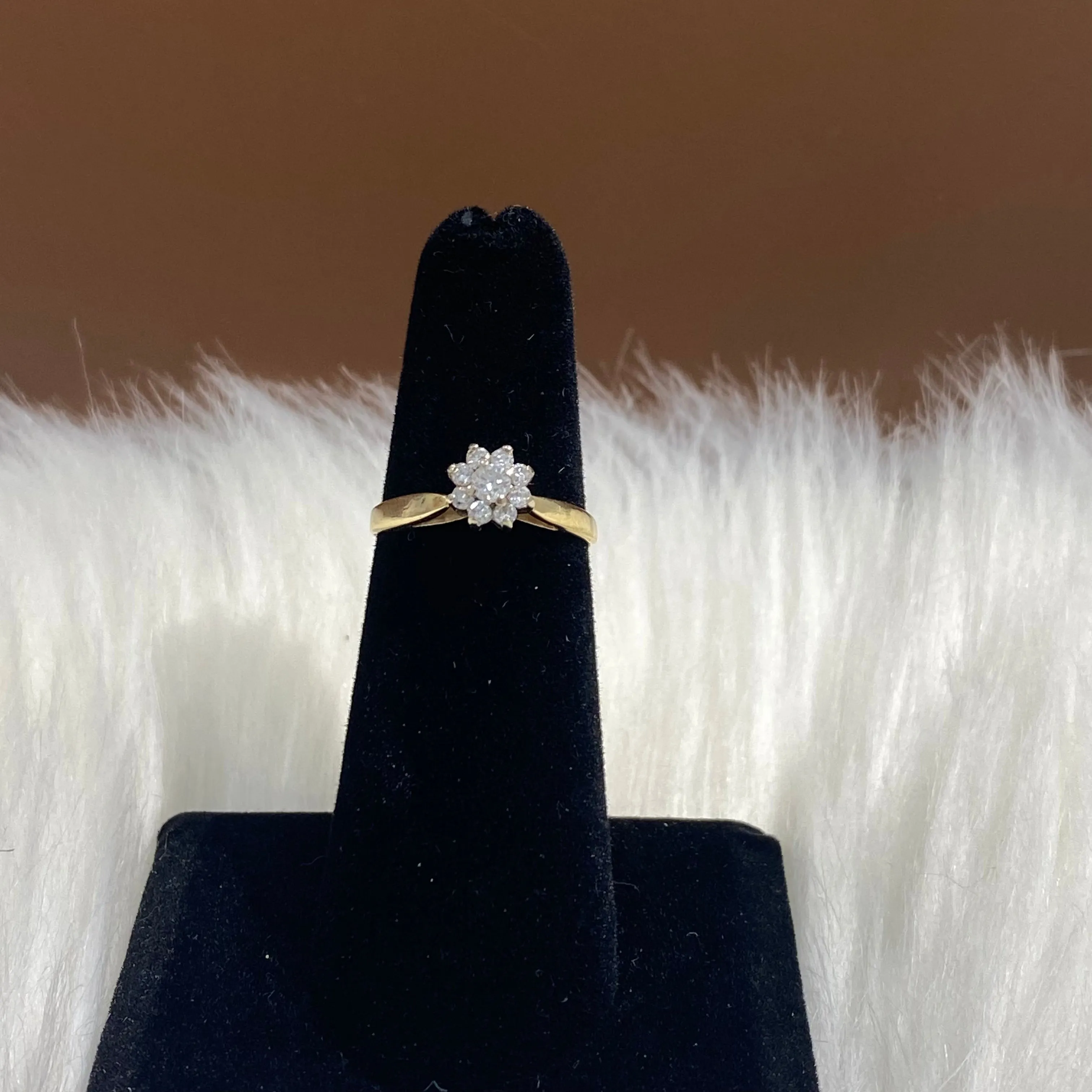 14K Yellow Gold Diamond Flower Engagement Ring Ct Dia / 1.9gr / Size 6