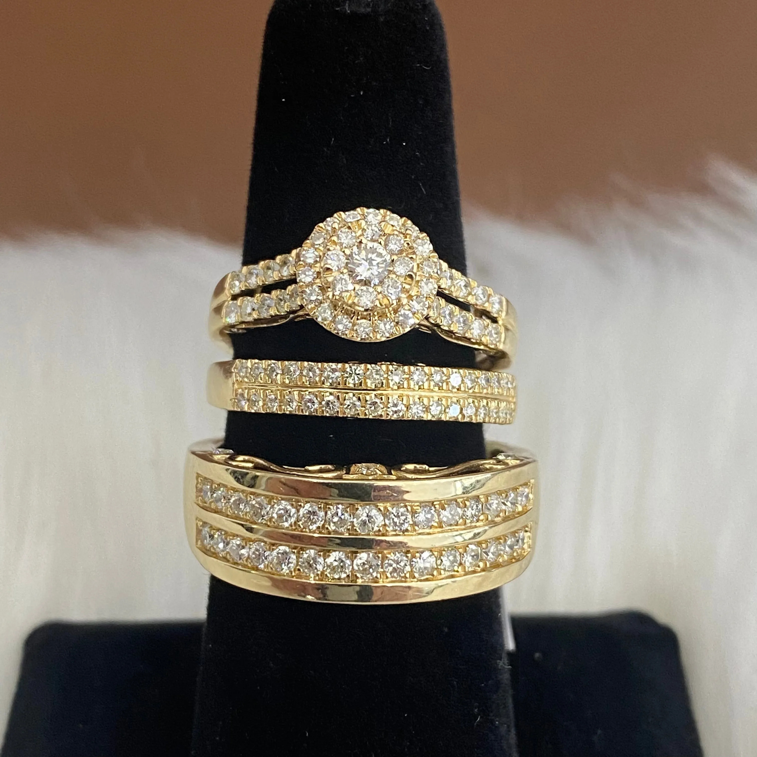 14K Yellow Gold Diamond Luxury Flower Engagement Ring 1.86Ct Dia / 9.1gr / Size 7W/10M