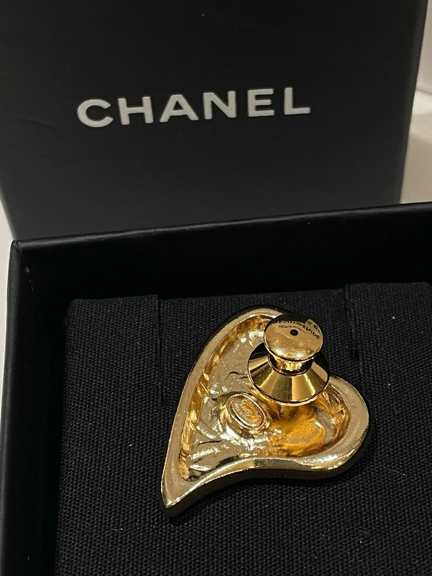 Chanel 22P Heart Brooch Black Brooches
