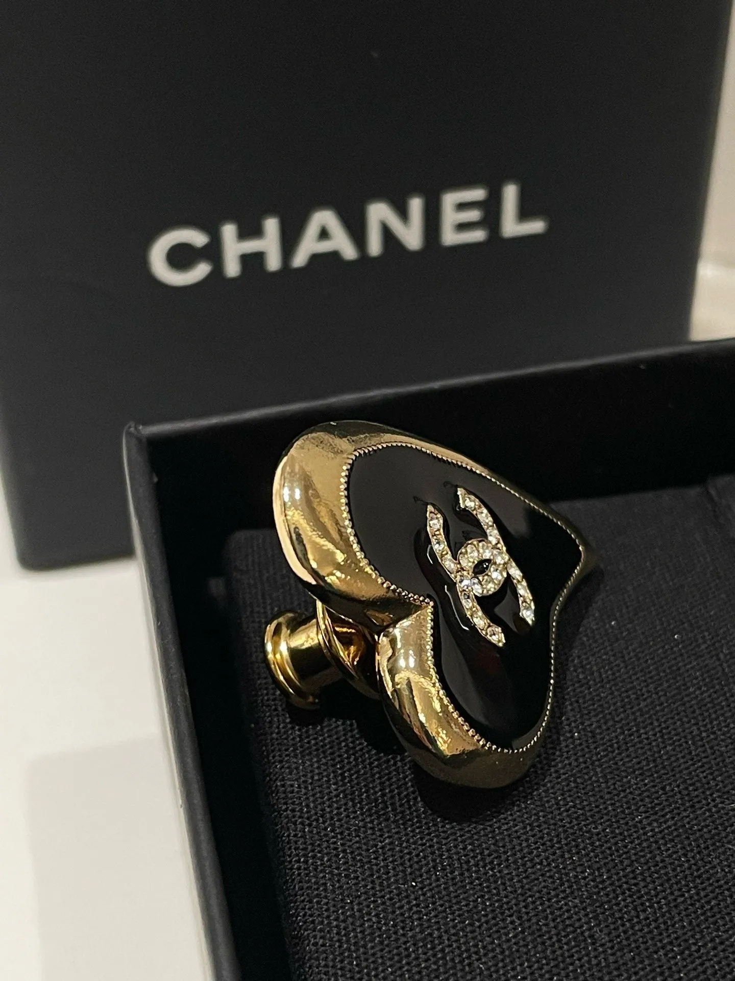 Chanel 22P Heart Brooch Black Brooches