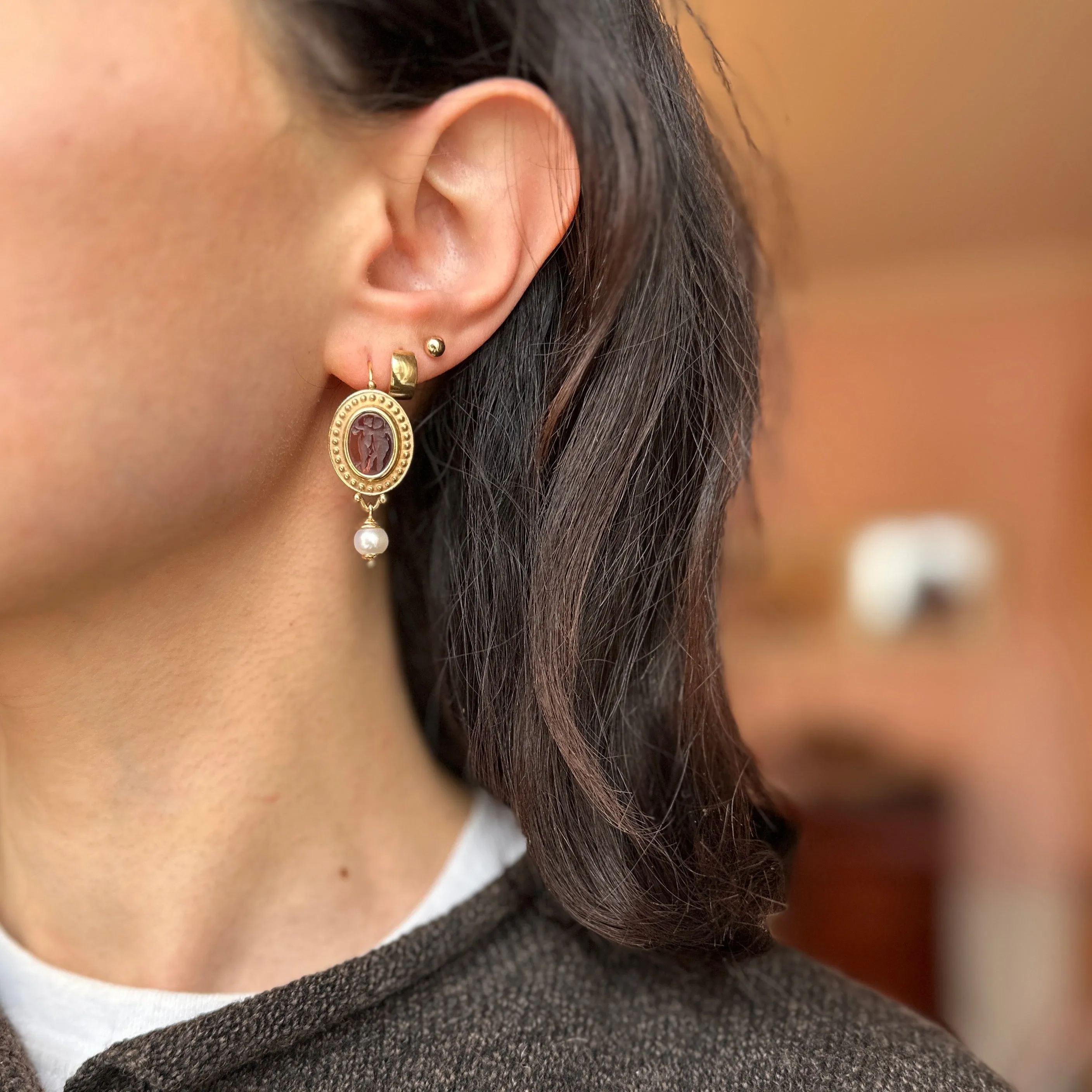 Estate 14KT Yellow Gold Intaglio Venetian Glass Oval Lever Back Earrings   Pearl
