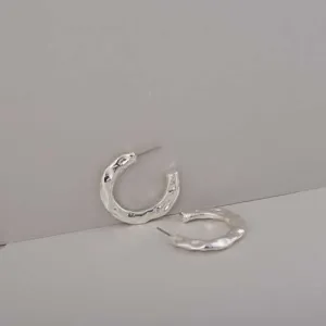 Merx Fashion Medium Sized Shiny Silver Hammered C-Hoop Earrings